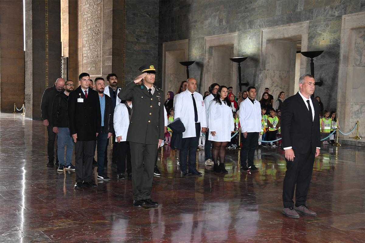 Cumhuriyetimizin kurucusu Gazi Mustafa Kemal Atatürk’ün huzurundayız!