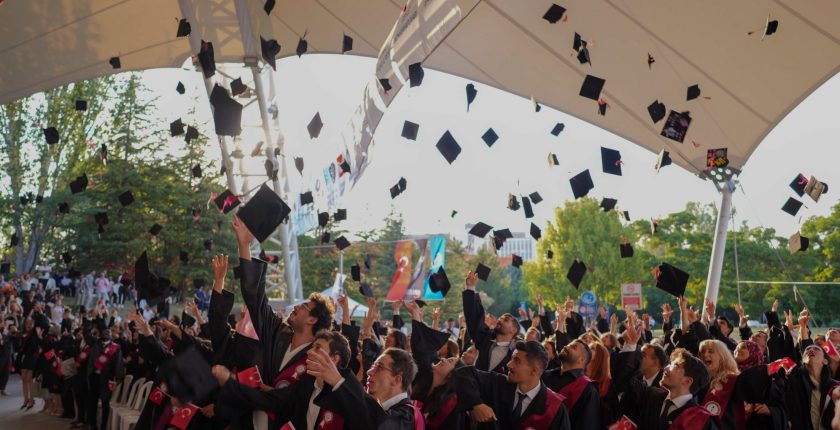 Ankara Üniversitesi Veteriner Fakültesi 2025-2026 Eğitim-Öğretim Yılı Mezuniyet ve Meslek Yemini Töreni Gerçekleşti